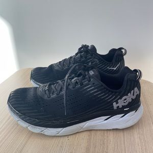 HOKA Clifton 5 Mens 10.5 BLACK